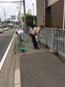 着工式にへっぴり腰