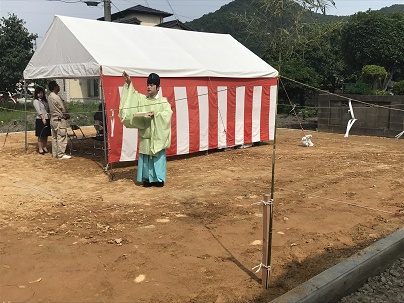 梅雨の晴れ間の地鎮祭