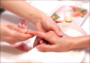 隠す手から魅せる手になる美ハンドケア教室