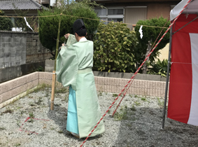 晴れ間を待って・・地鎮祭－太子町いかるがにて－