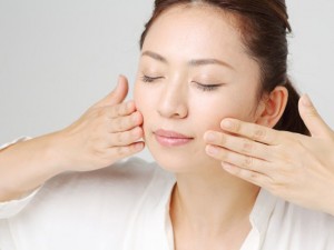 ハリと潤いを取り戻す、表情筋トレーニング教室