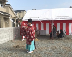 陽が差してホッとしました、本日地鎮祭でした