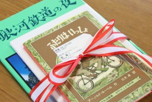 地域社会の一員としての取組み ～石海小学校さんへ図書寄贈しました～