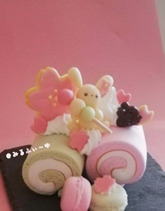 粘土で作る大人かわいいスイーツの世界「スィーツデコ教室」