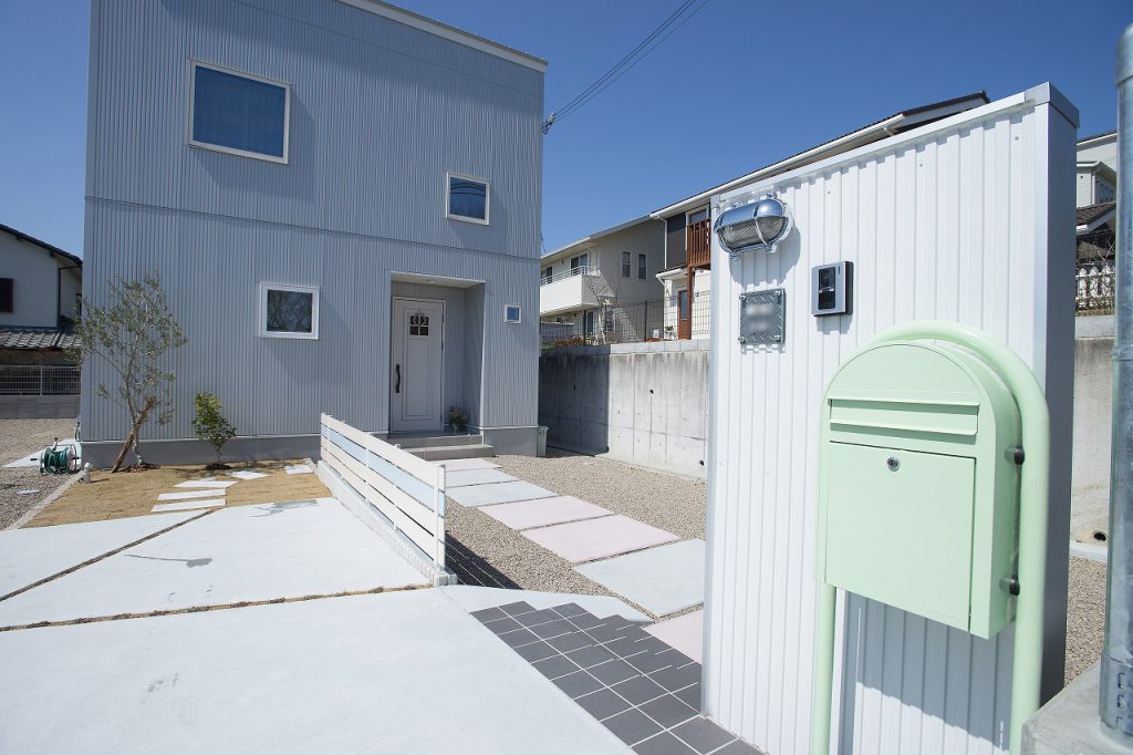 優しい住み心地白と木が心地よいナチュラルなお家