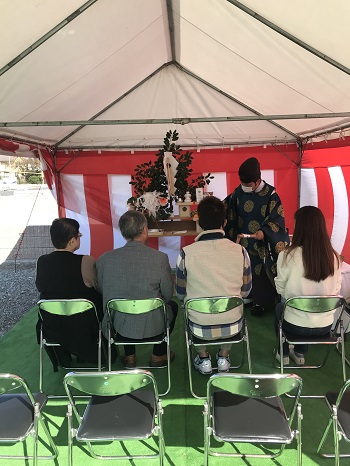 秋晴れの中 地鎮祭を行いました。