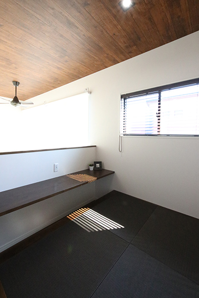 耐震構法ＳＥ構法で建てた、大開口の窓と吹き抜けあるリビングのお家　