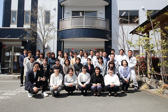 本年度、5名の新卒者が仲間になります