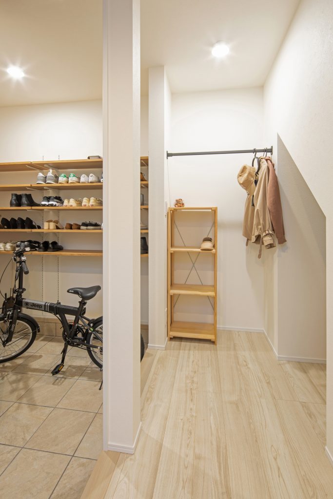 ハイサイドライトと吹抜けを組み合わせたリビングの住まい