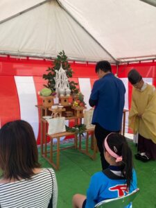 晴天のもとで地鎮祭を開催できました。